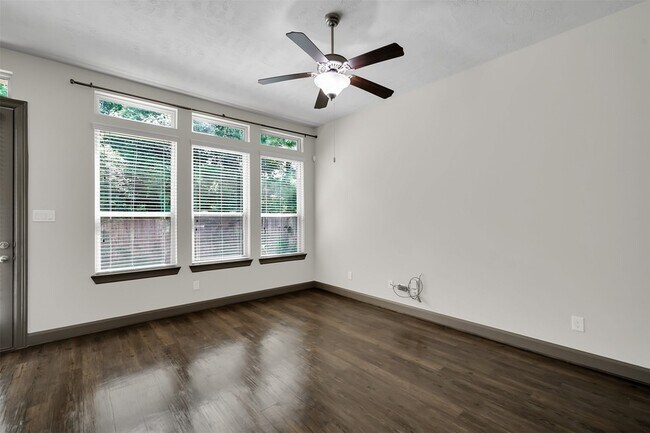 Building Photo - 111 Aventura Pl