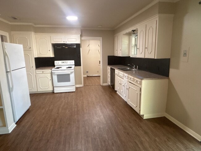 Building Photo - 204 Ridgecrest Dr