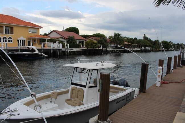 Building Photo - 2900 NE 30th St