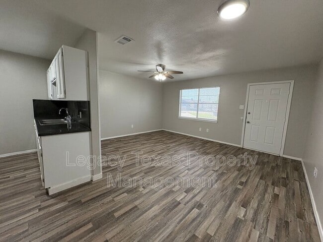 Building Photo - 1410 Courtney Pl