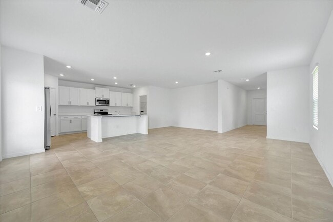Building Photo - Lakewood Ranch Newer Build - 5 Bedroom Home