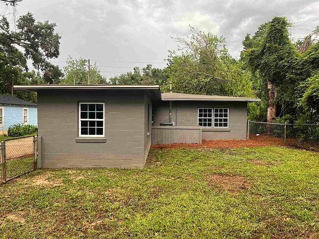Building Photo - 1240 Levy Ave