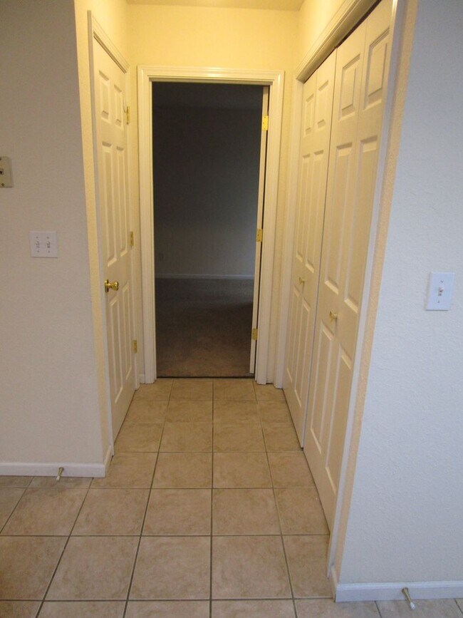 Building Photo - 4404-4404 W Jeana Ct