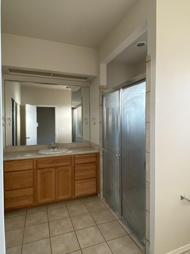 Building Photo - 600 Missy Ct