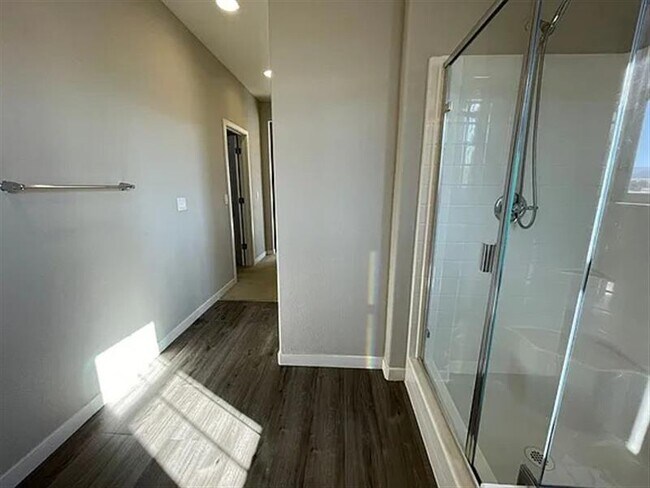 Building Photo - Happy Home For All S