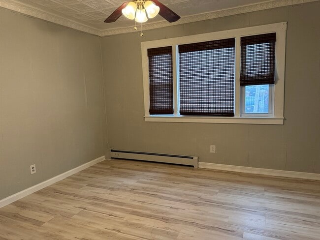 Building Photo - 409 Moody St