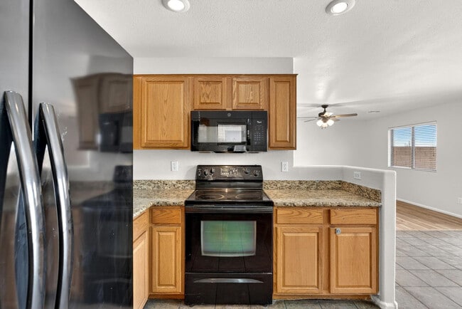 Building Photo - 41628 W Hillman Dr
