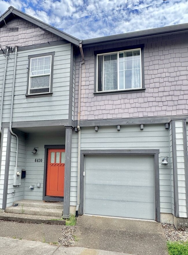 Building Photo - Arbor Lodge Neighborhood Townhome with Central A/C, Garage, In-Unit Laundry, Fenced Backyard