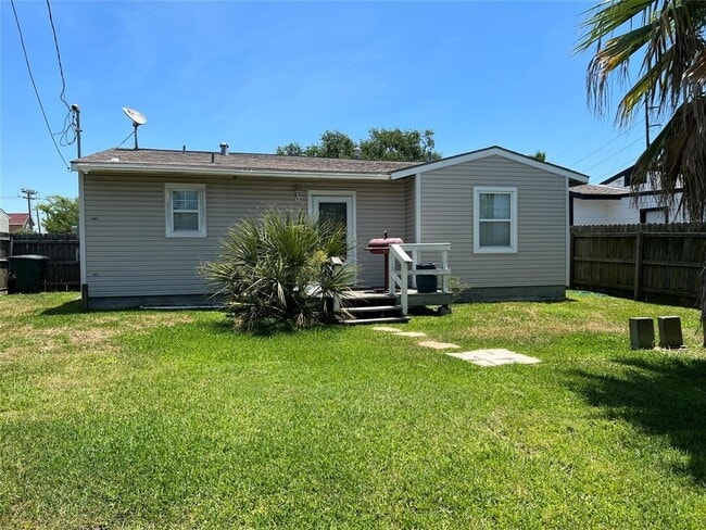 Building Photo - 2009 Neumann Dr