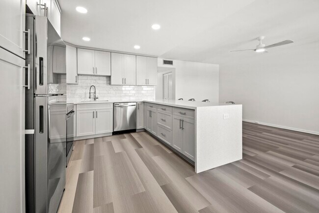Building Photo - 4047 Lincoln A