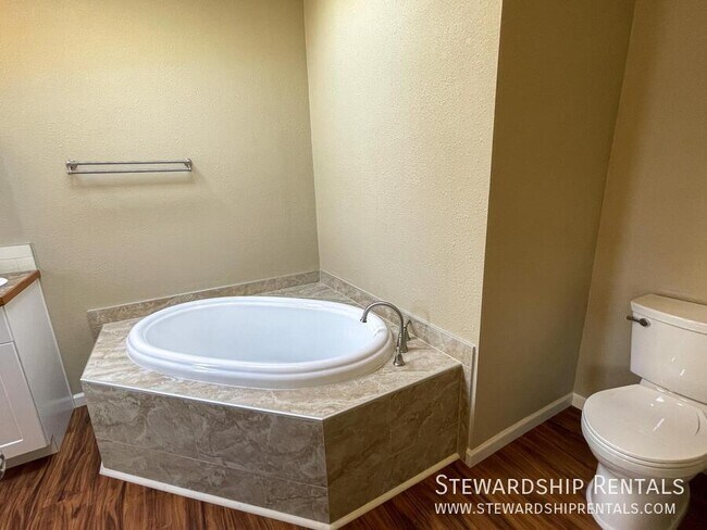Building Photo - 1313 Bramblewood Ln