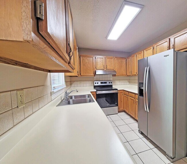 Building Photo - 807A Edgemont Terrace SW