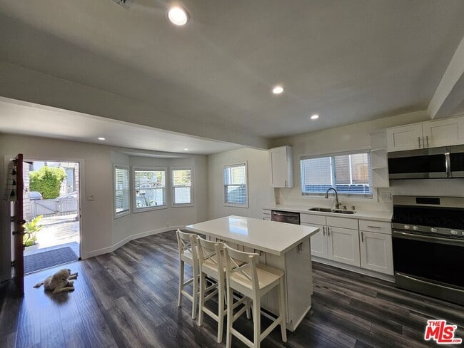 Building Photo - 4031 Brunswick Ave