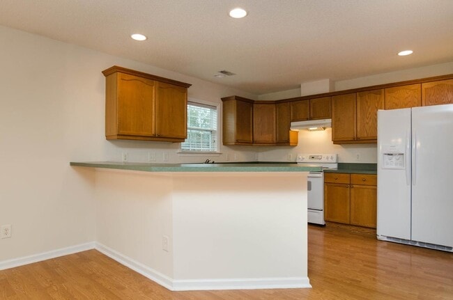 Building Photo - 7511 Old Oak Rd