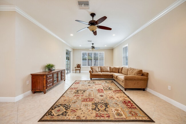 Building Photo - 13430 Kent St