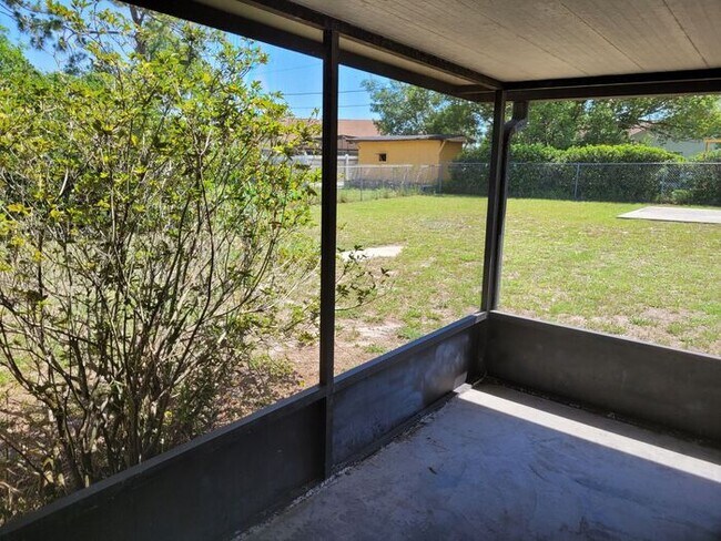Building Photo - Beautiful 3BR in Deltona Lakes! MOVE IN SP...