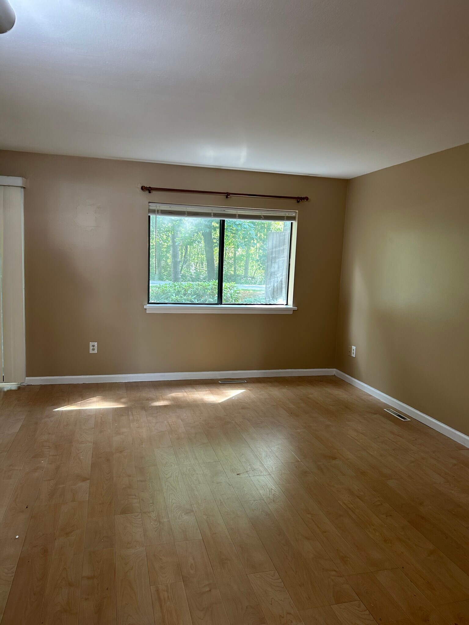 Building Photo - 11 Sunstone Dr