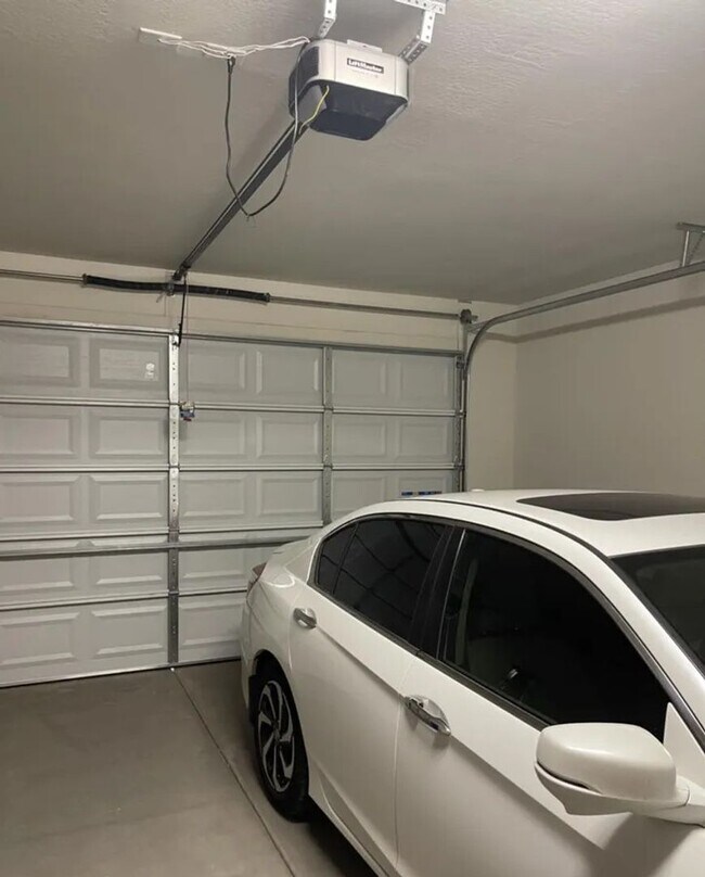 Building Photo - 2022 Built Single-Level 4Bedrooms/3Baths Stunning Home!!