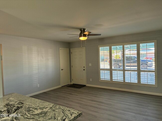 Building Photo - 10530 W Hope Dr