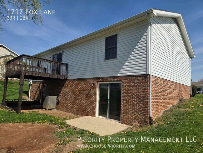 Building Photo - 1717 Fox Ln