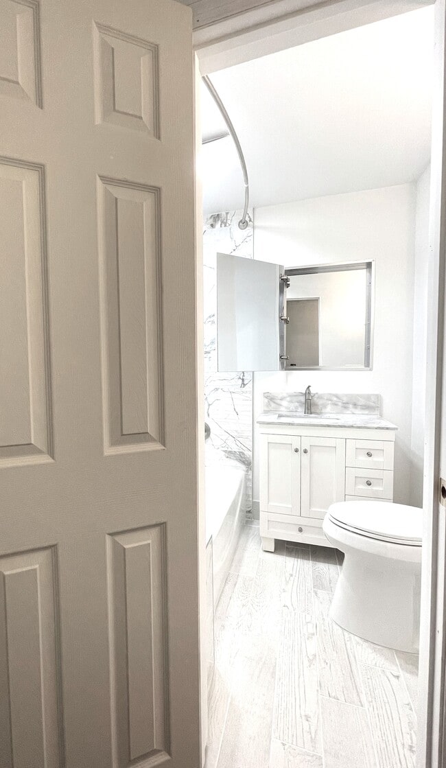 Building Photo - 1515 Sawyerwood Ave