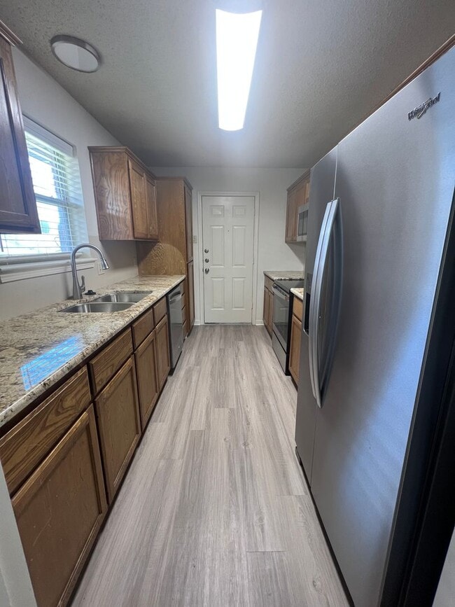 Building Photo - Duplex *LEASING SPECIAL AVAILABLE*