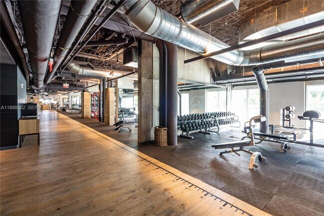 Building Photo - 2301 Collins Ave