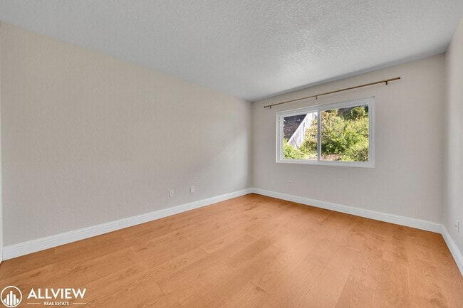 Building Photo - Gated Cimarron 3 Bed/ 2 Bath Home with Garage & Community Amenities