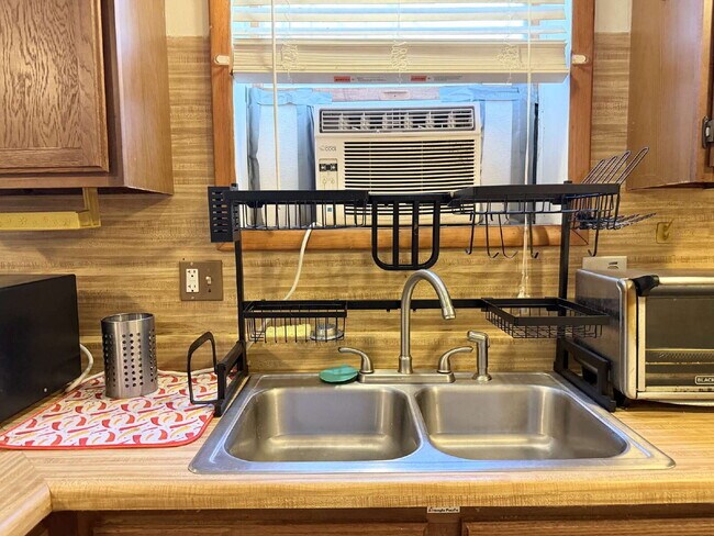 Building Photo - Spacious 1BR / 1BA Basement Apartment Just Minutes From Town