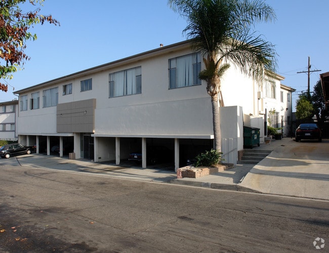 Building Photo - 809 Flora Drive