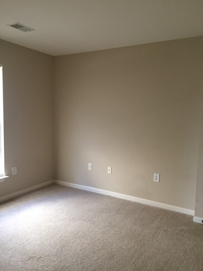 Building Photo - Beautiful Home in Shelburne Farms......Pri...