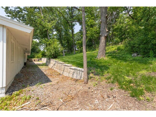 Building Photo - 1345 Fairlawn Way