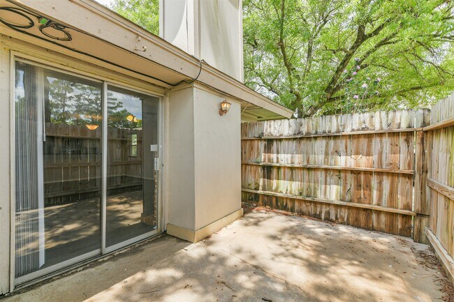 Building Photo - 5646 Birchmont Dr