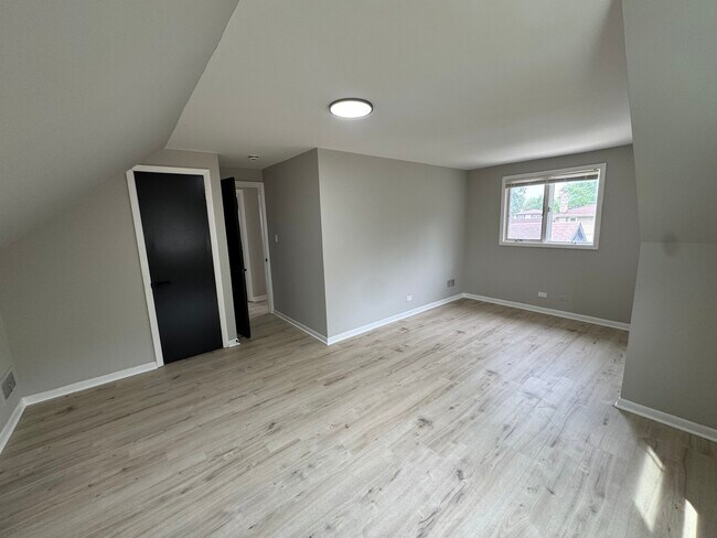 Building Photo - 16439 Cottage Grove Ave