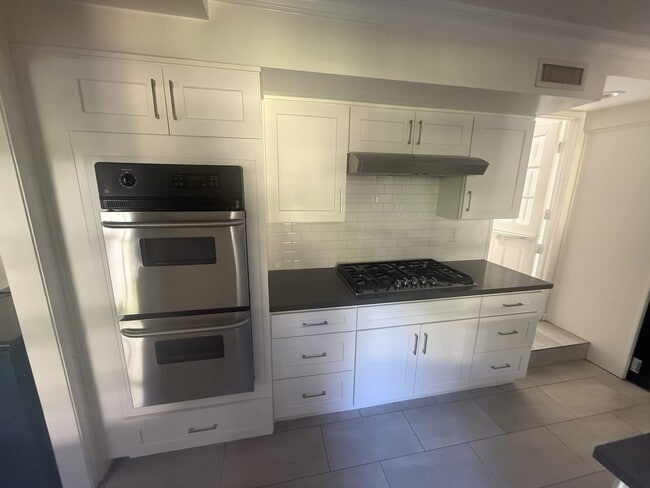 Building Photo - 217 Starlane Dr