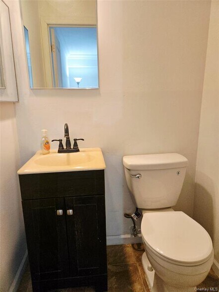 Building Photo - 199 Pointe Cir N