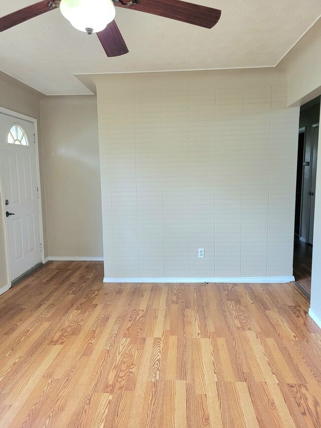 Building Photo - Renovated and Ready to Rent...7 Bradley, Pontoon Beach