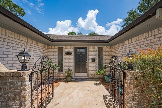 Building Photo - 5115 Kingfisher Dr