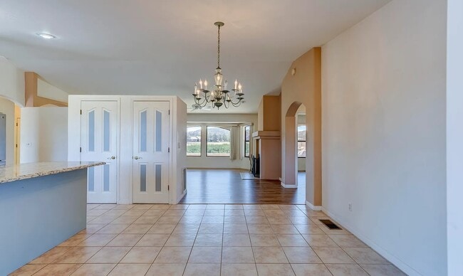 Building Photo - 1230 W Kelly Dr