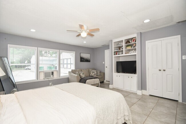 Building Photo - 3912 Childress St