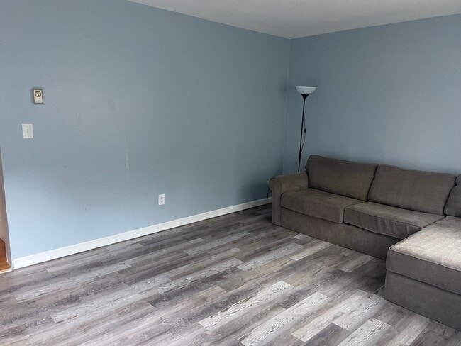 Building Photo - 211 Mallard Ln