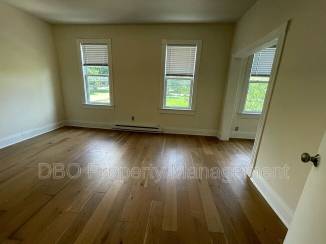 Building Photo - 262 Morton Ave