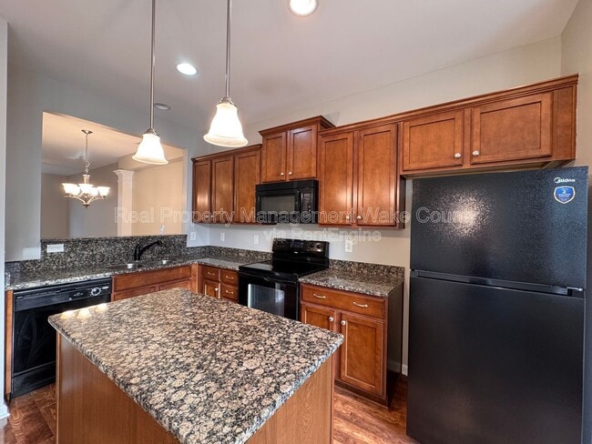 Building Photo - 330 Carthage Ct