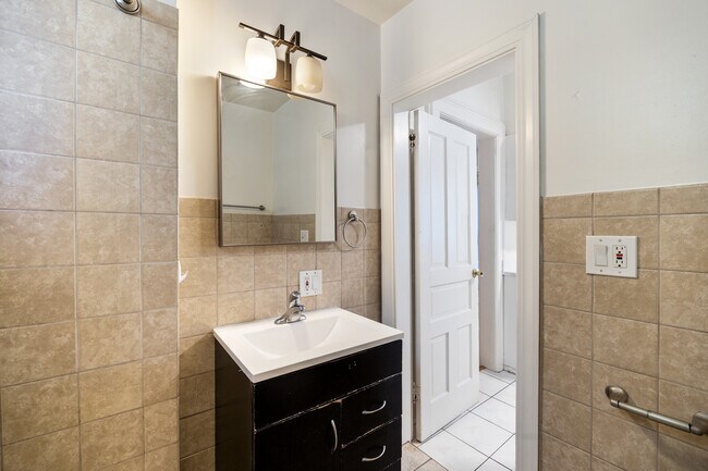 Building Photo - 1011 Garnett Pl