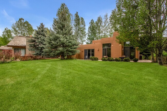 Building Photo - Sun Valley Home, Fully Furnished and Move-in Ready