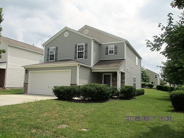 Building Photo - Awesome 3br 2.5ba in Durham. Fenced Yard!  Avail June 5, 2026!