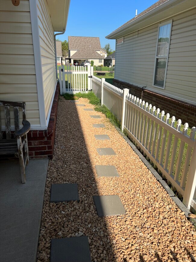 Building Photo - 1507 NE Benjamin Greens