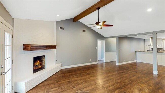 Building Photo - 1802 Southwood Dr