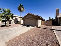 Building Photo - 3 bedroom 2 bathroom located in desirable Ahwatukee!