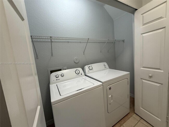 Building Photo - 5660 NW 115th Ct